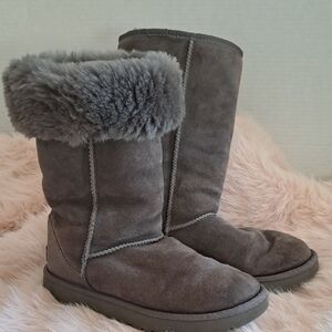 UGG womens Size 5 Midcalf Boots Grey